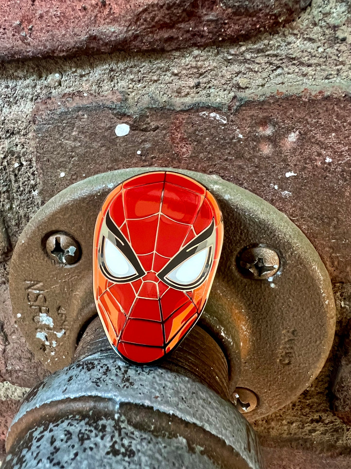 Comic Book - Spider enamel pin