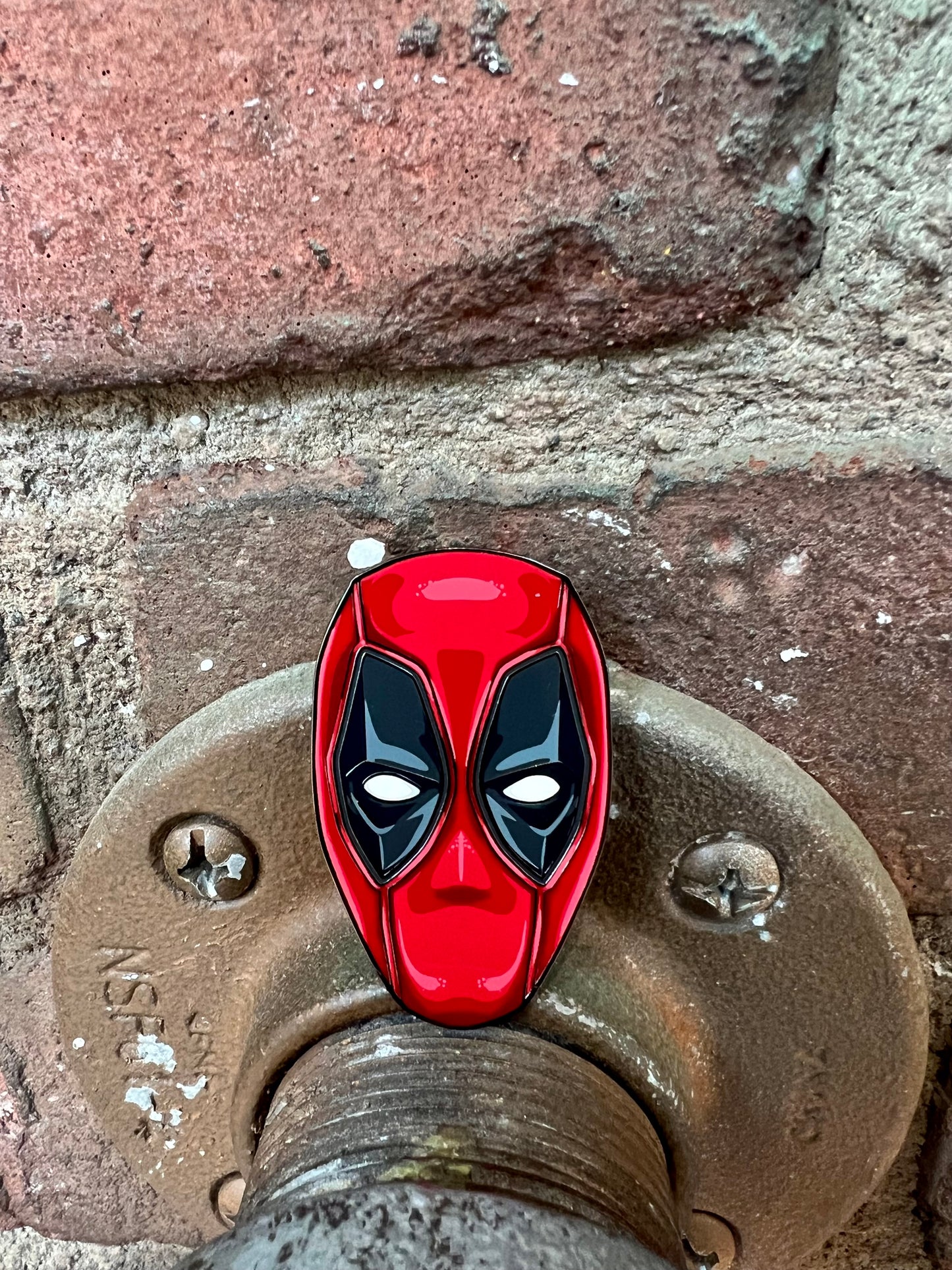 Comic Book - Dead Pool Enamel Pin